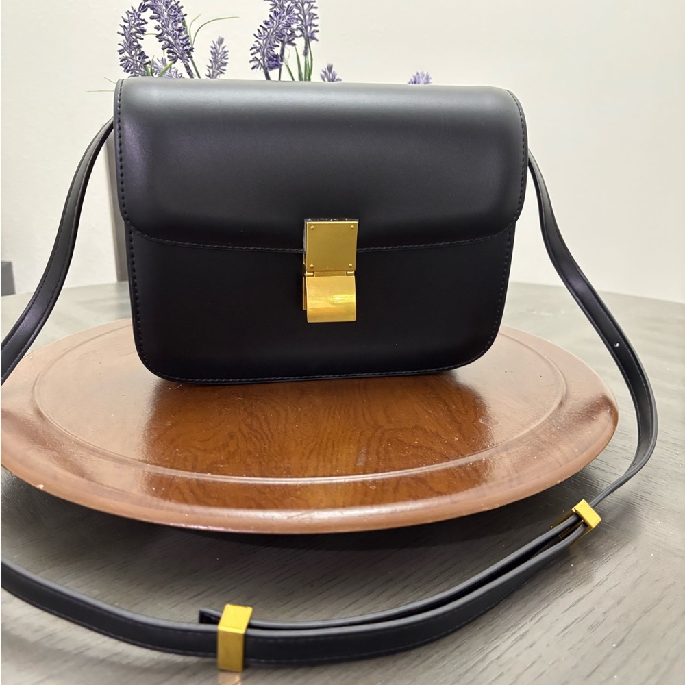 Elegant Black Leather Crossbody Bag